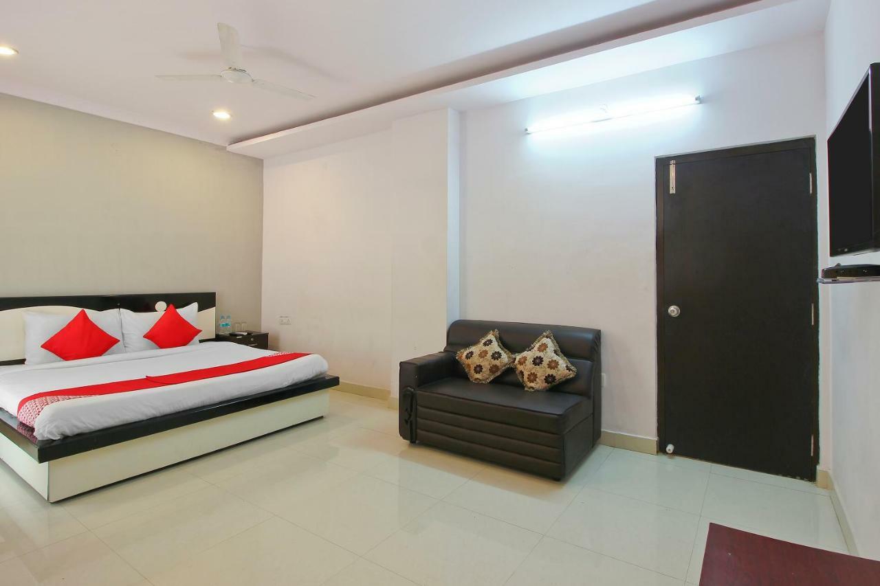 Oyo Flagship 463 Banjara Hills Hotel Haiderabad Buitenkant foto