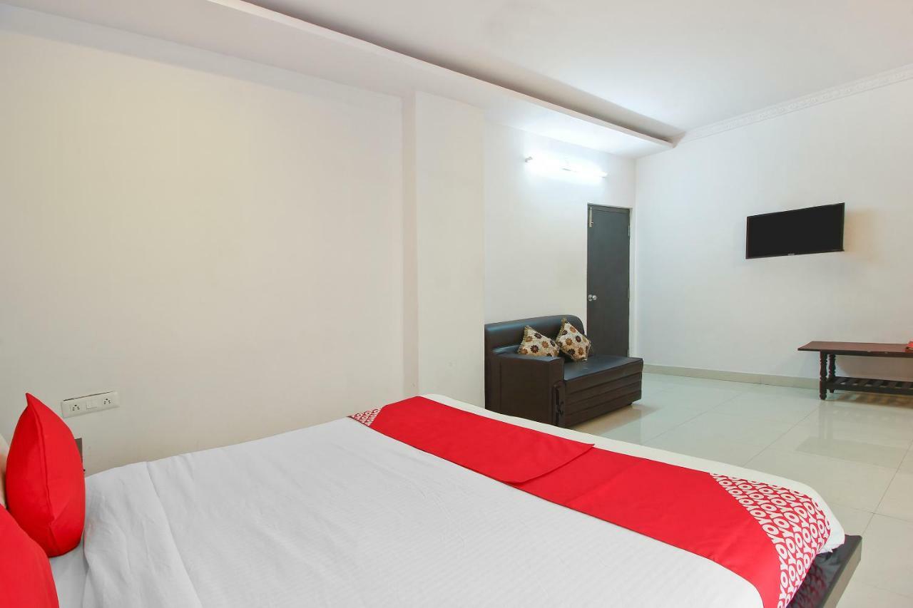 Oyo Flagship 463 Banjara Hills Hotel Haiderabad Buitenkant foto