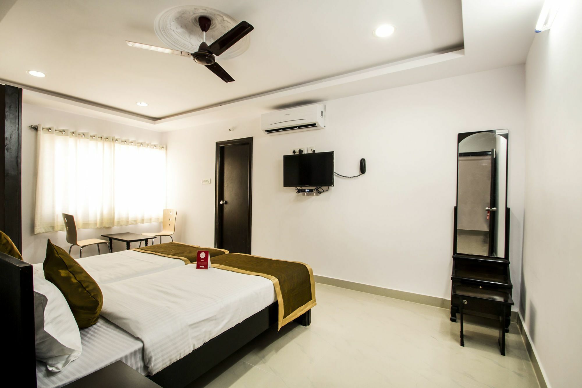 Oyo Flagship 463 Banjara Hills Hotel Haiderabad Buitenkant foto